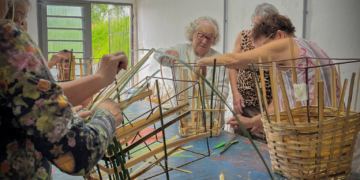 Primeiro dia do curso de Artesanato em Bambu movimenta o Fundo Social de Tuiuti