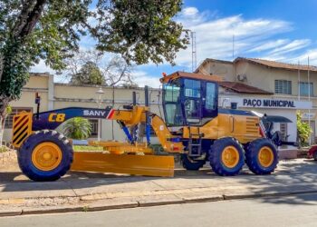 Tuiuti recebe nova motoniveladora para reforçar os serviços de infraestrutura e manutenção das estradas